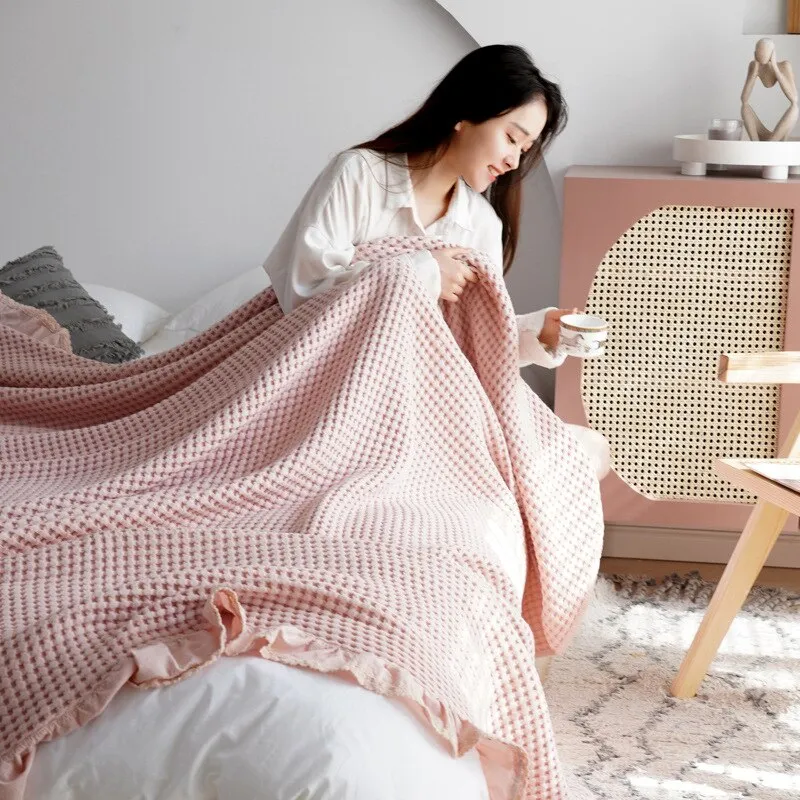 100% Cotton Waffle Plaid Lace Quilt for Kids and Aldult Room