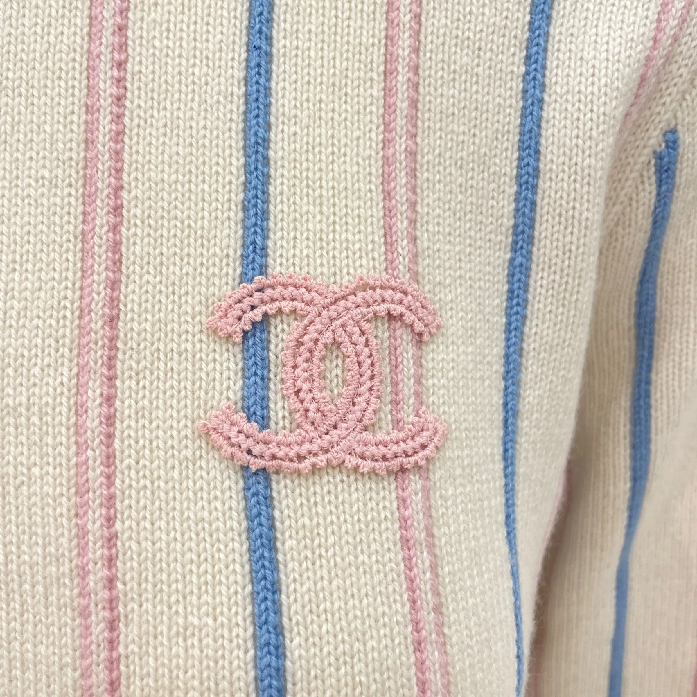 23P CC 34 White, Light Blue, Link Pink Striped Knitted Pullover in Cashmere, Elastane