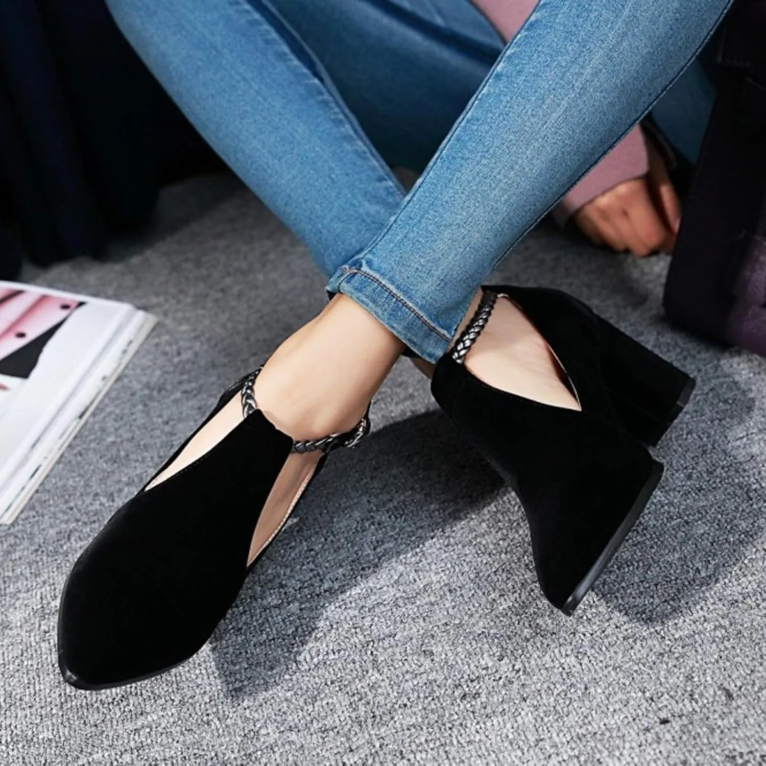 AMAZIDEAL Women's Suede Chunky Heeled T-Strap Mary Jane Pumps,Fashion Pointed Toe Closed Toe Block Heels Dress Wedding Party Shoes
