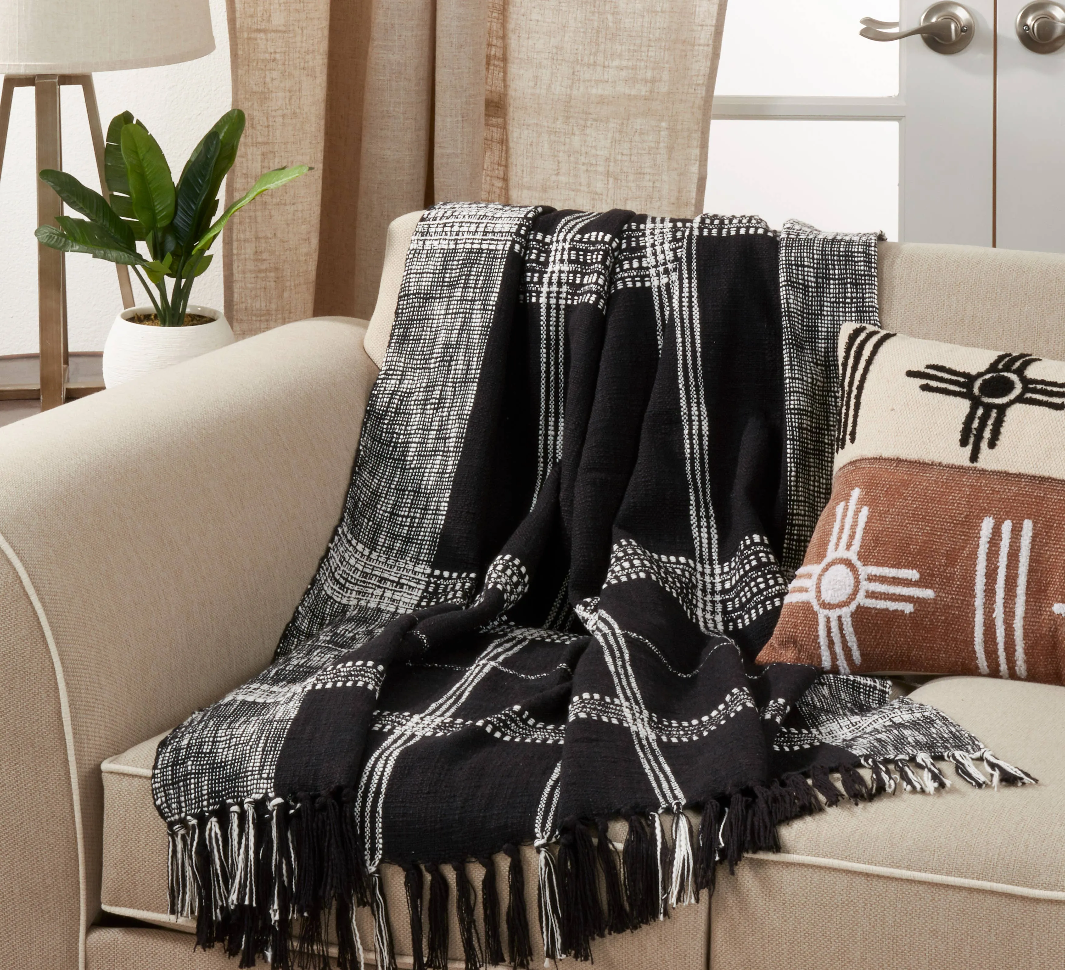 Black and White Plaid Cozy Throw