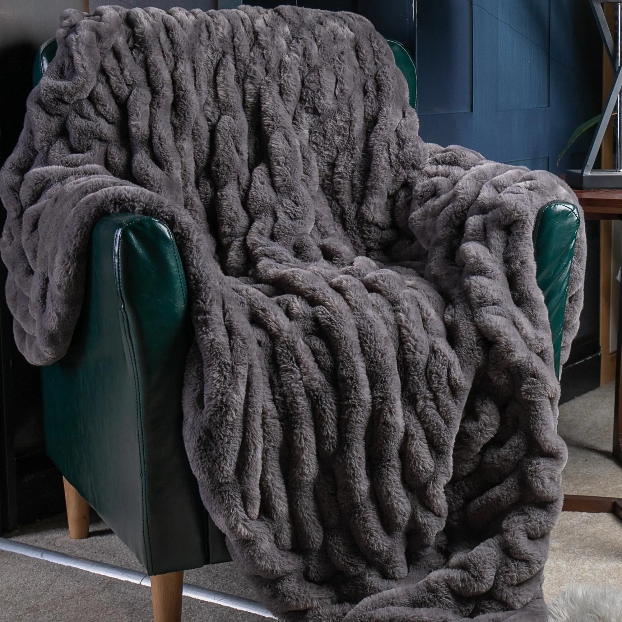 Black Wolf Faux Fur Throw