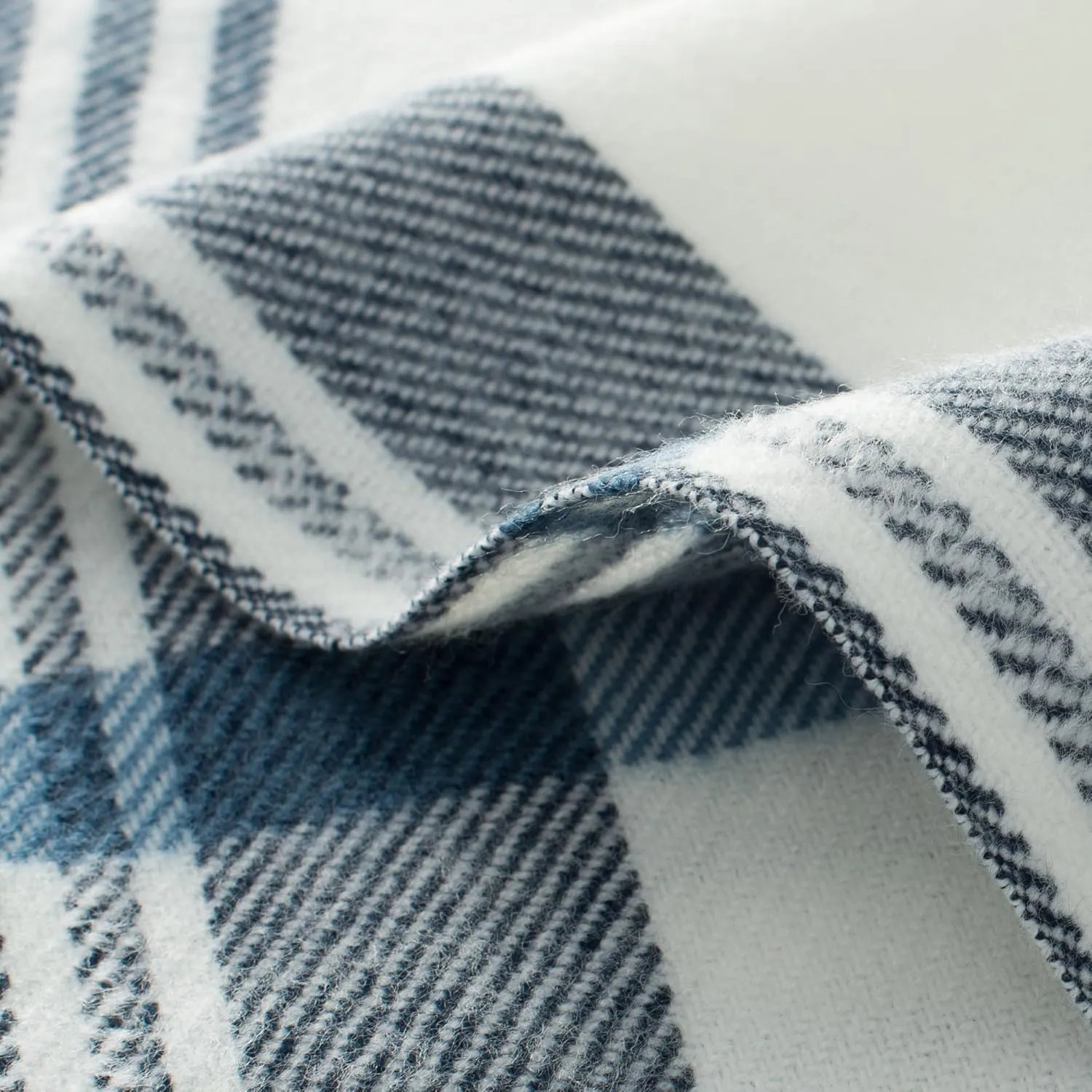 Blue and White Plaid Throw Blanket for Couch,60"X80" Super Soft Cozy Warm Home Decorative Throws with Tassels for Bed Sofa Picnic