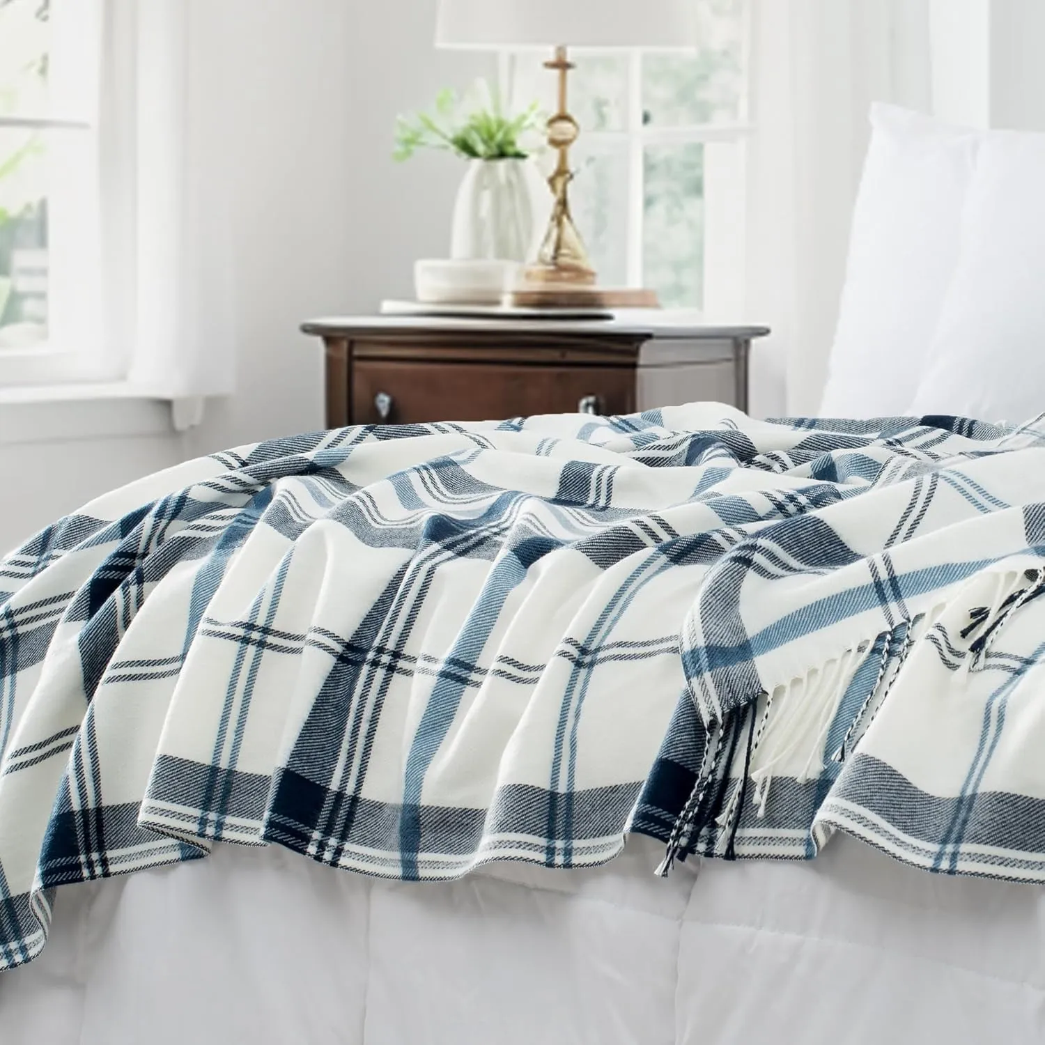 Blue and White Plaid Throw Blanket for Couch,60"X80" Super Soft Cozy Warm Home Decorative Throws with Tassels for Bed Sofa Picnic