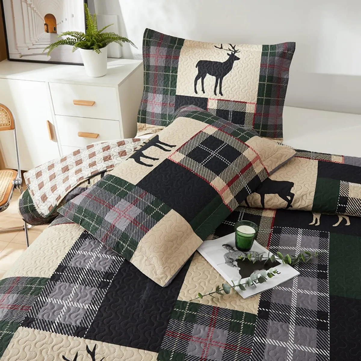 CHESITY Lodge Quilt Set Full/Queen Size, Rustic Cabin Bedding Set Black Deer Bedspreads Coverlet Reversible Animal Printed Bedcover Wildlife Dark Green Beige Plaid Bed Cover Country Decor(90"x 90")