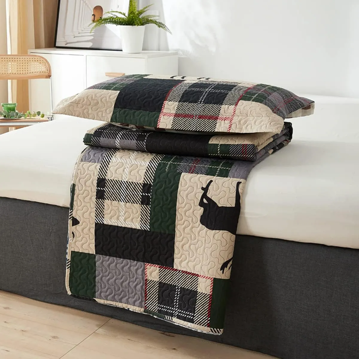 CHESITY Lodge Quilt Set Full/Queen Size, Rustic Cabin Bedding Set Black Deer Bedspreads Coverlet Reversible Animal Printed Bedcover Wildlife Dark Green Beige Plaid Bed Cover Country Decor(90"x 90")