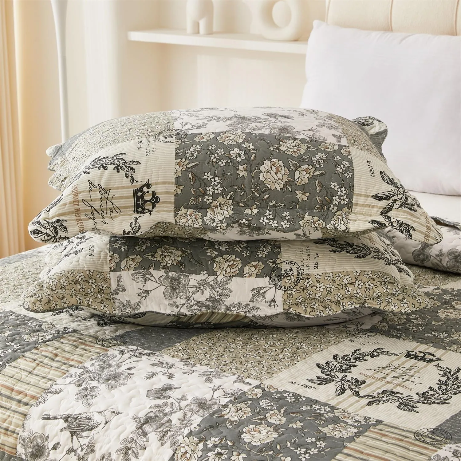 Cmfshape Floral Quilt King,3 Piece Bird Pattern Bedspread Set,Grey Plaid Farmhouse Reversible Bed Quilt for All Season,Country Quilted Blanket(Grey&White,King102 x90)