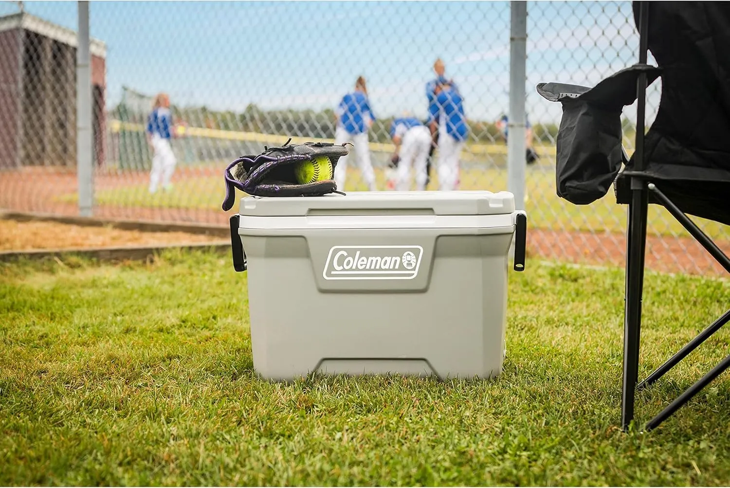 Coleman Classic Series Insulated Portable Cooler, Leak-Resistant Outdoor Hard Cooler Keeps Ice up to 5 Days, 52/70/120/150 Quart