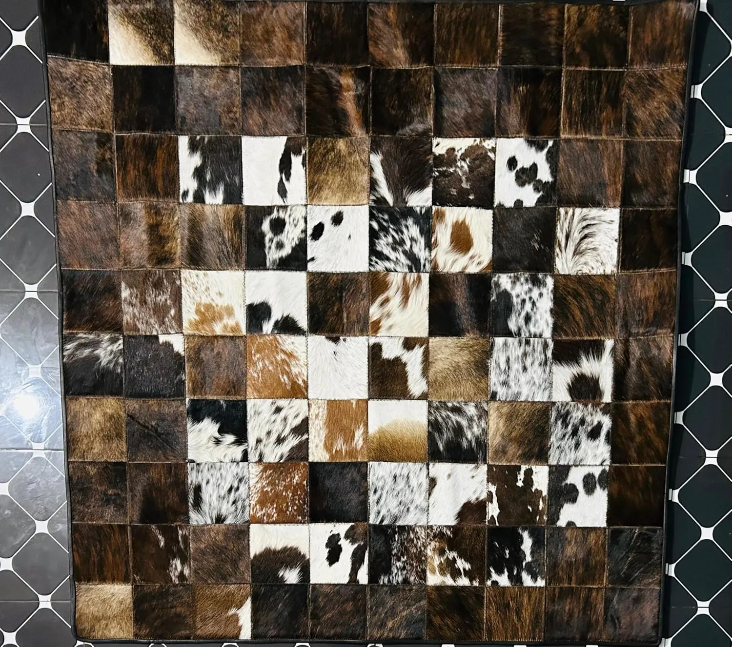 Cowhide Hair-on Patchwork Area Rug, Brown and White Pattern, Natural Leather (Multi-Colour, 4X4)