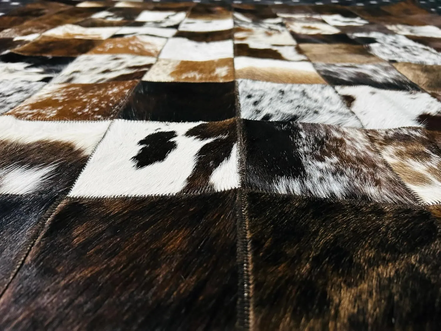 Cowhide Hair-on Patchwork Area Rug, Brown and White Pattern, Natural Leather (Multi-Colour, 4X4)