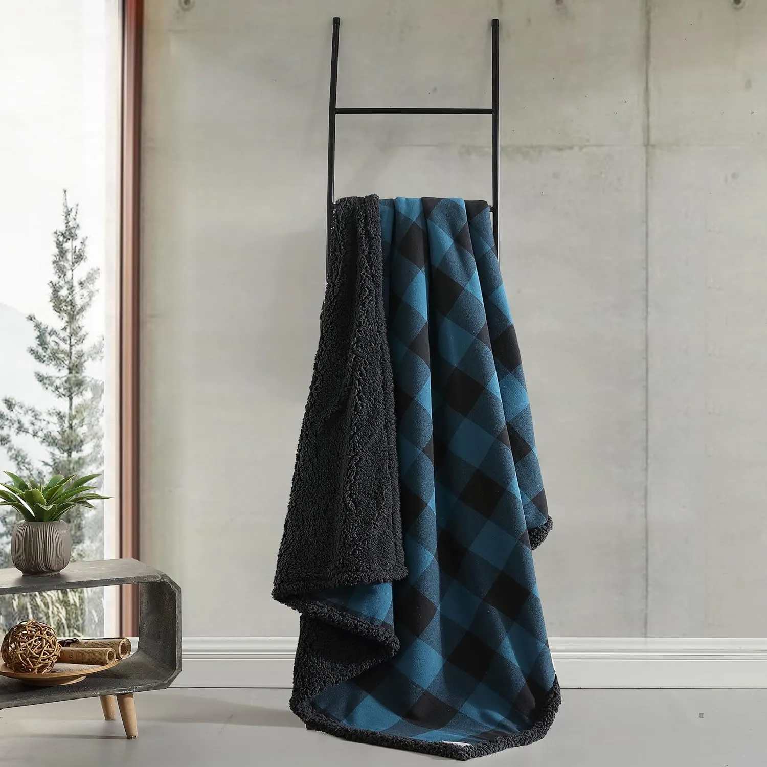 Eddie Bauer - Blanket, Super Soft Reversible Sherpa & Brushed Fleece Bedding, Throw Blankets for Couch, Ideal for Lounging (Cabin Plaid Blue)
