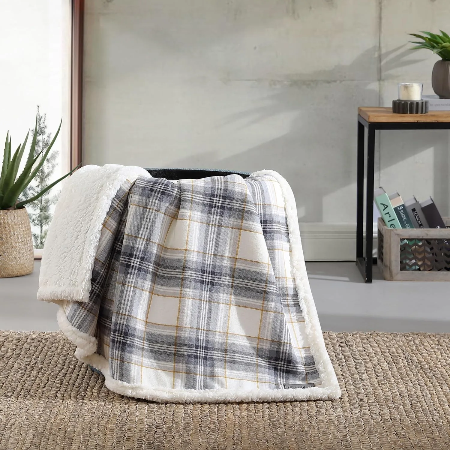 Eddie Bauer - Blanket, Super Soft Reversible Sherpa & Brushed Fleece Bedding, Throw Blankets for Couch, Ideal for Lounging (Edgewood Plaid Grey)