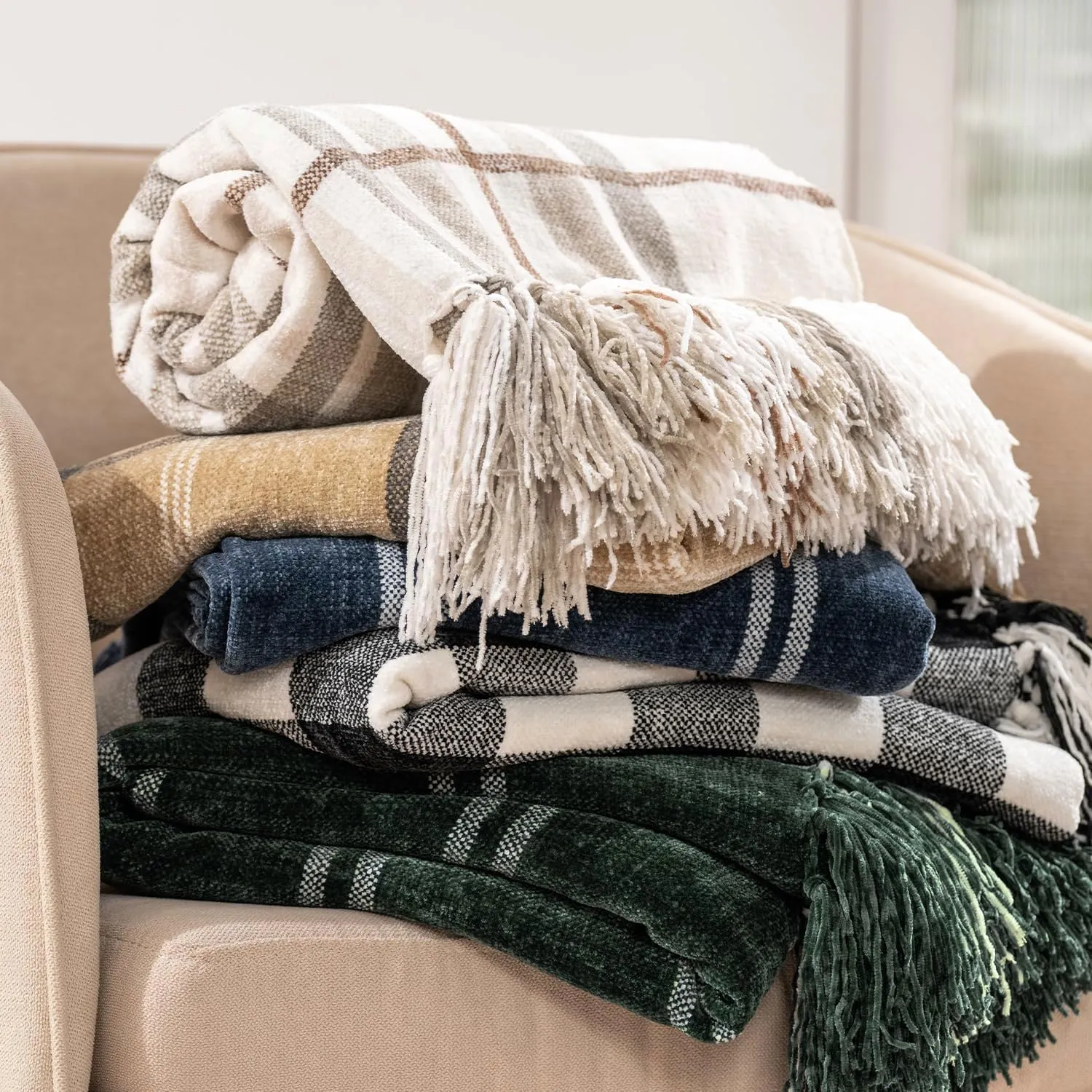 EVERGRACE Plaid Chenille Throw Blanket for Couch, Super Soft Cozy Decorative Farmhouse Plaid Throw with Tassels, Lightweight Chenille Knit Throw for Bed Sofa Gift Home Decor, Beige 50”x60”