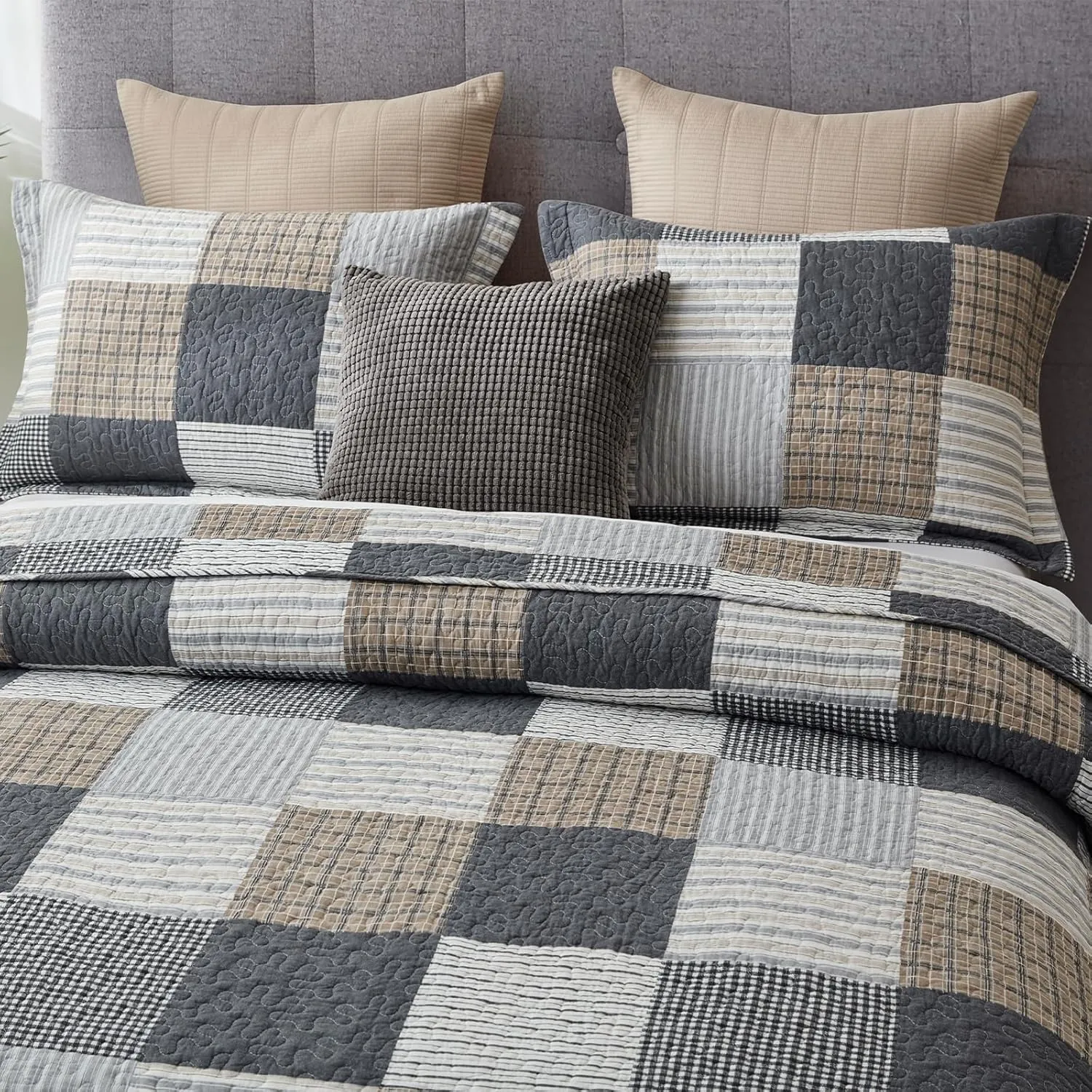Finlonte King Quilt Bedding Set - 100% Cotton King Size Comforter, Plaid Quilted Bedspread Farmhouse Country Bed Spread, Lightweight Reversible King Quilt Sets All-Season, Gray/Brown/Black/White, 3Pcs