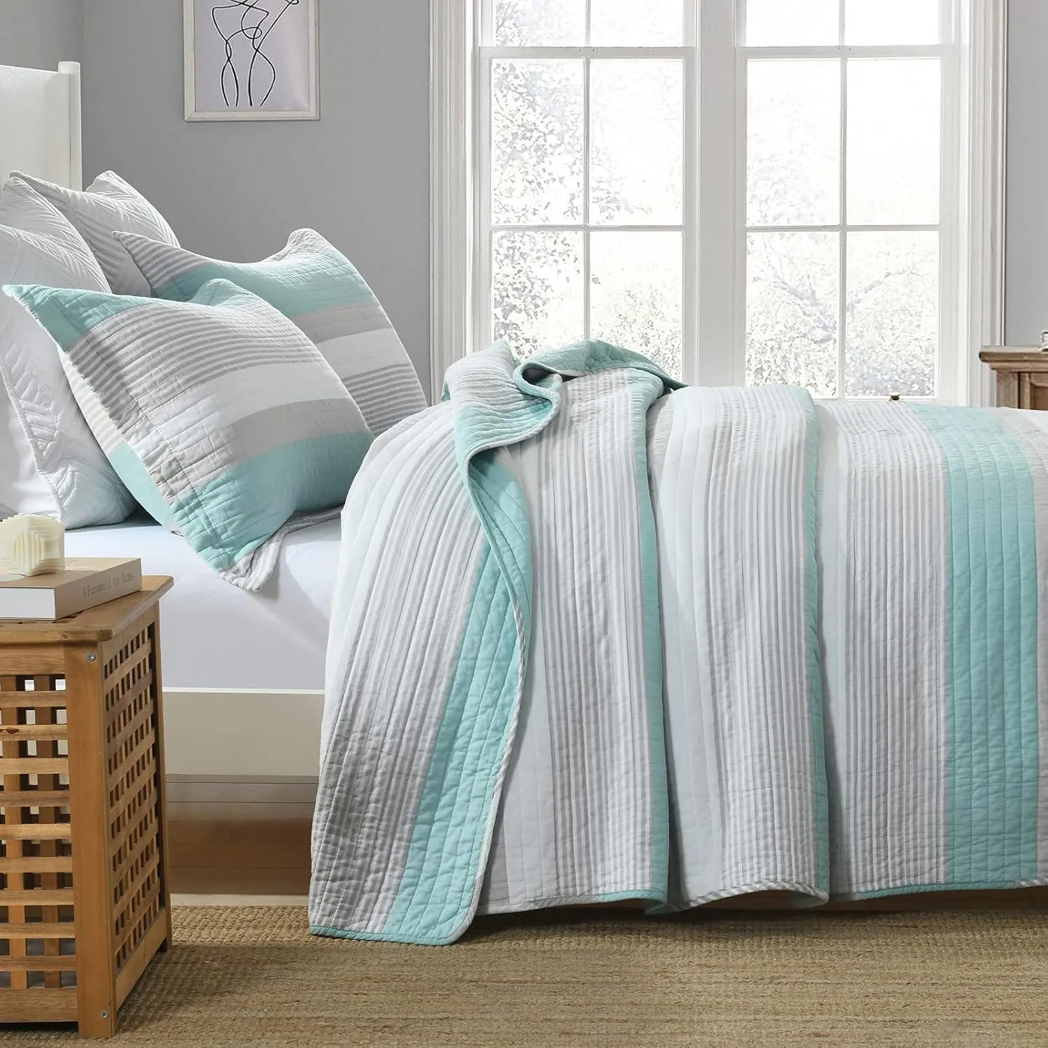 Finlonte Queen Quilt Striped Bedspread, 100% Cotton Queen Size Quilt, LightBlue Gray Queen Quilt Sets, Lightweight Soft Queen Bed Quilt for All Season