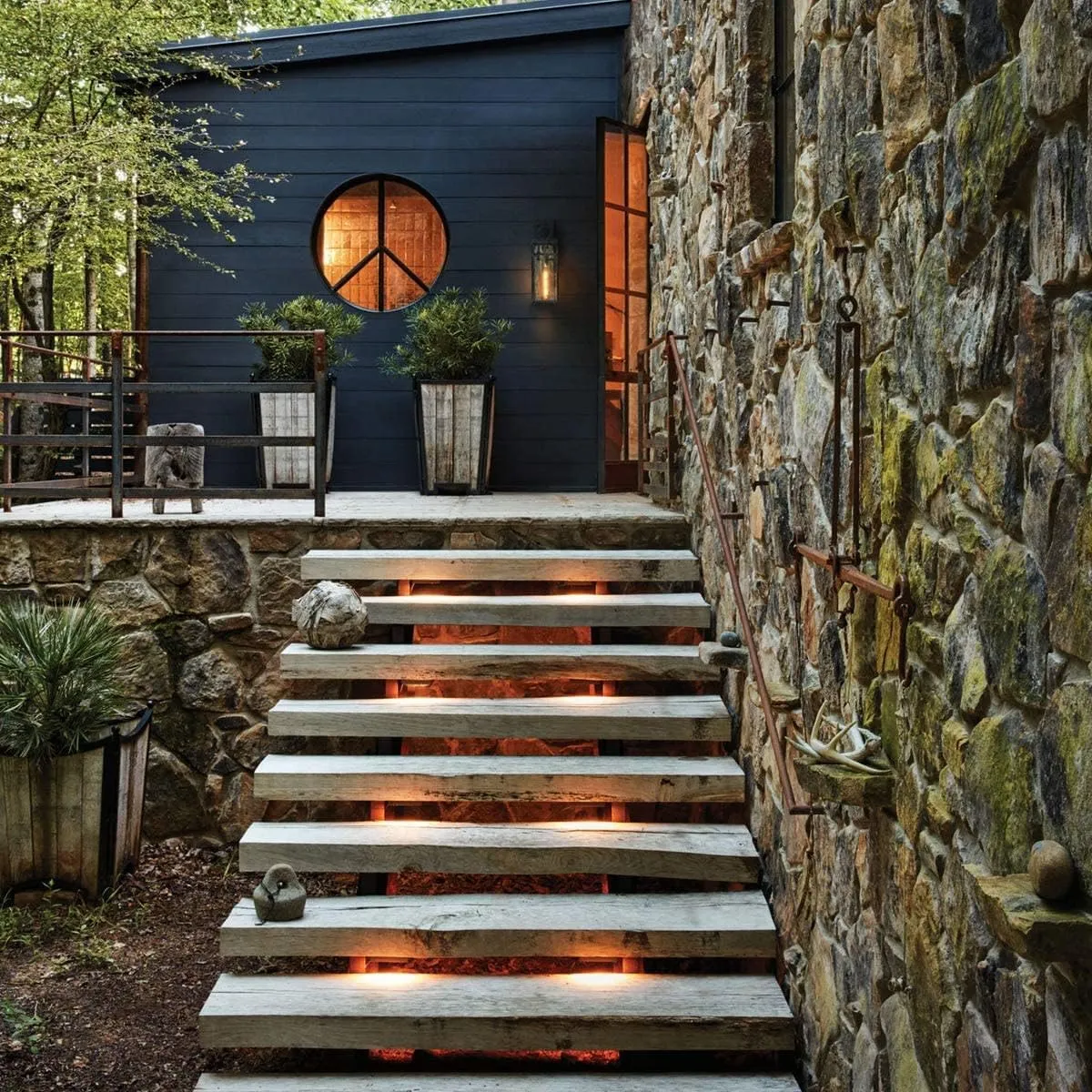 Hinkley Nuvi Small Deck Sconce - Vinyl Alloy, Composite Polycarbonate Lens, Integrated LED, Horizontal Illumination - Sandstone Finish