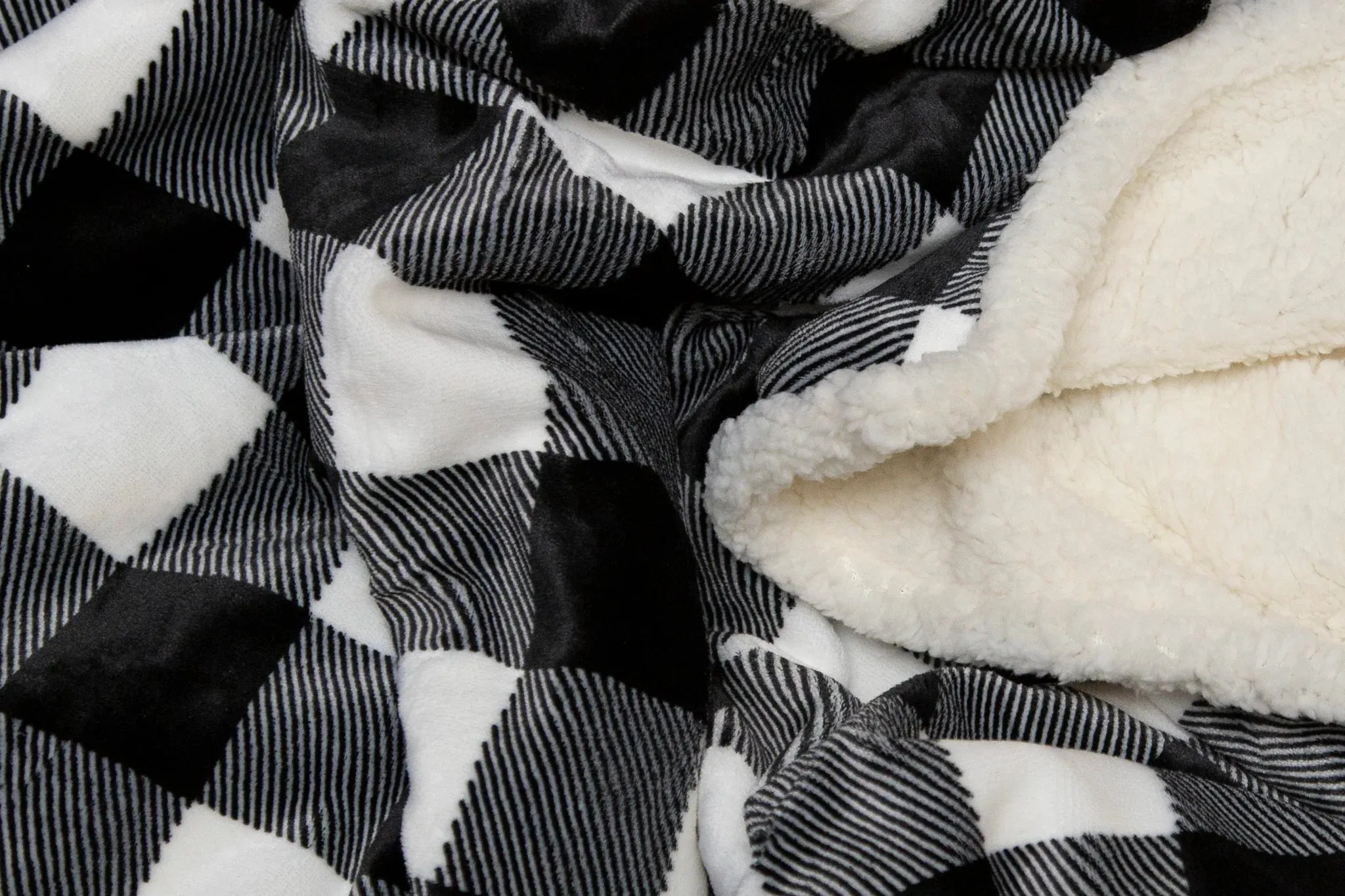 JP713TH Carsten's Black, White Plaid Plush Throw Blanket