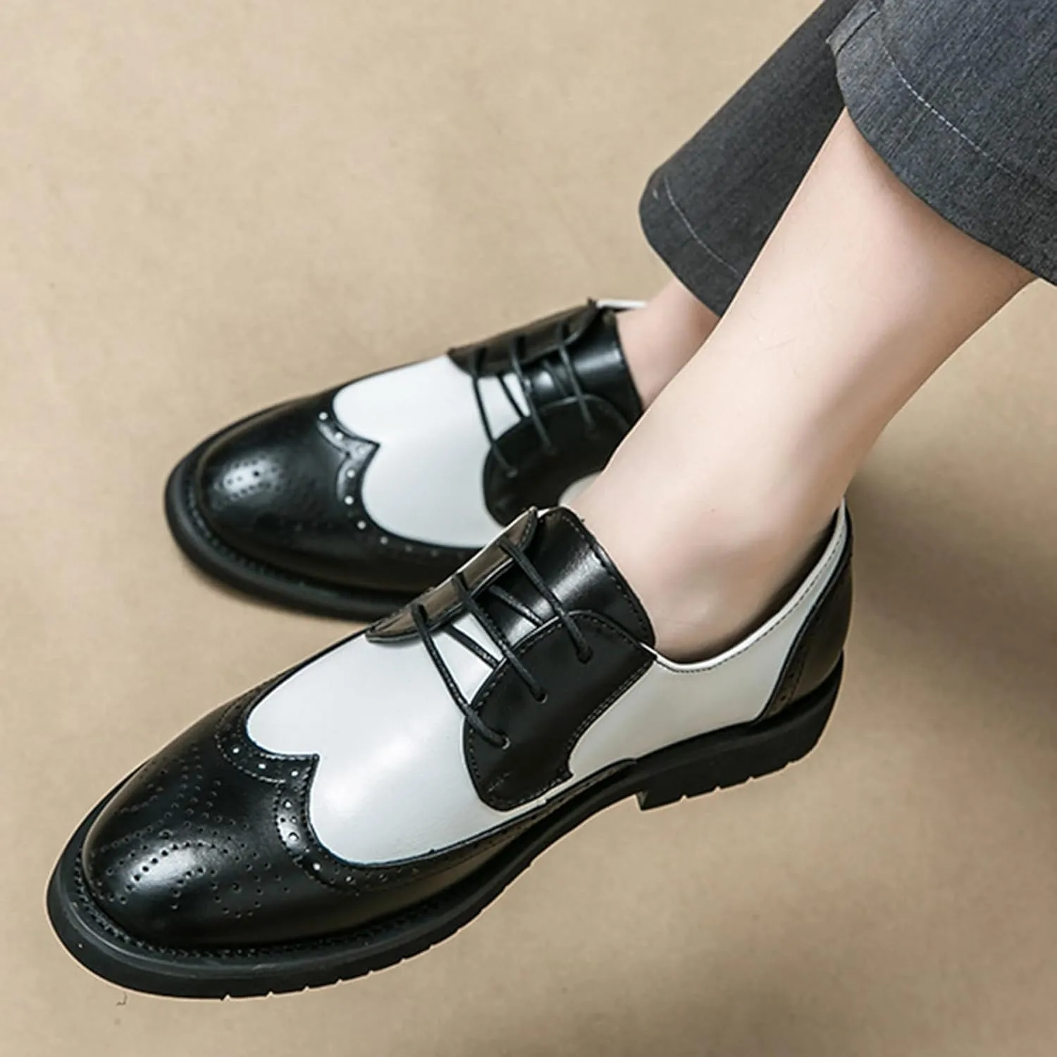 Men's Patchwork Two Tone Brogue Oxfords Shoes Fashion Wingtip Round-Toe Lace Up Low Top Leather Dress Shoes Classic Hand Stitched Business Formal Derby Shoes