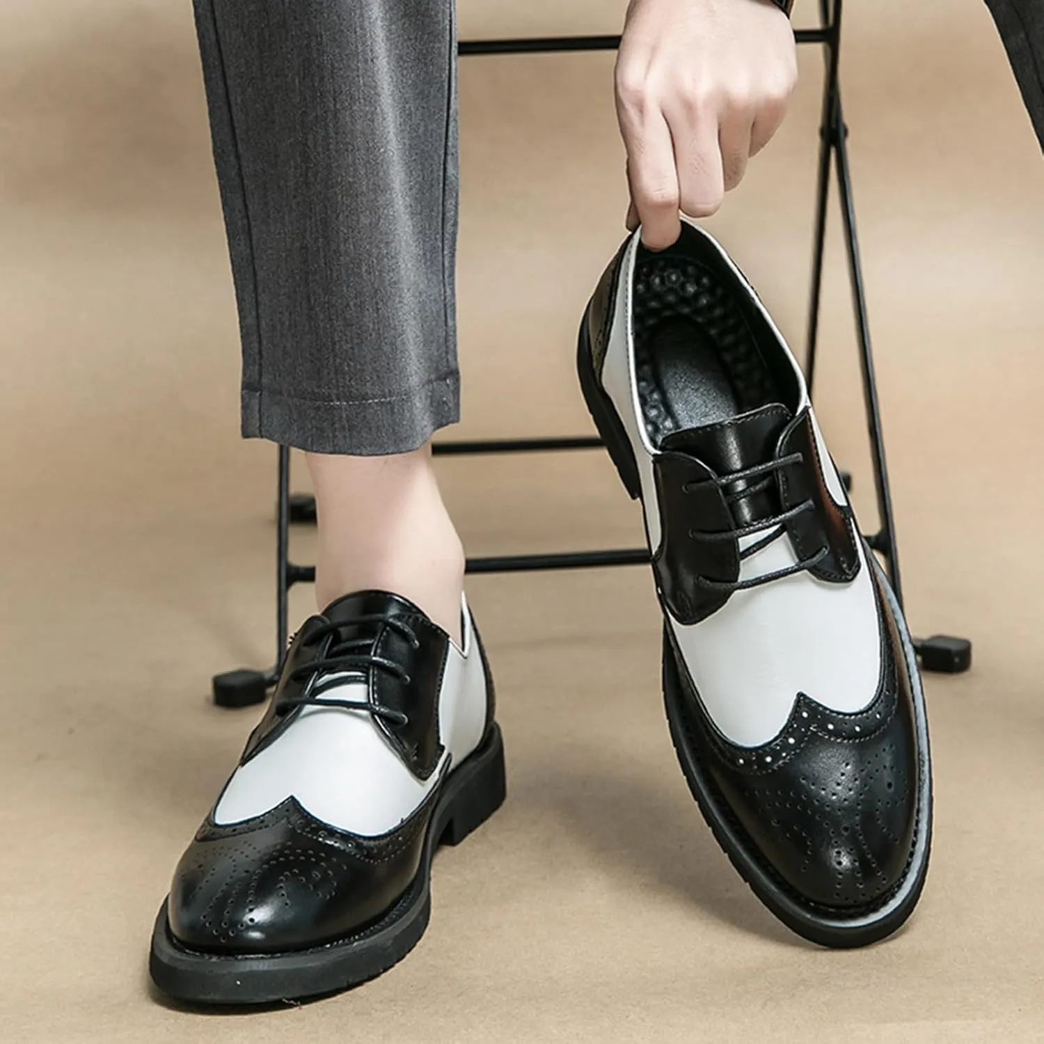 Men's Patchwork Two Tone Brogue Oxfords Shoes Fashion Wingtip Round-Toe Lace Up Low Top Leather Dress Shoes Classic Hand Stitched Business Formal Derby Shoes
