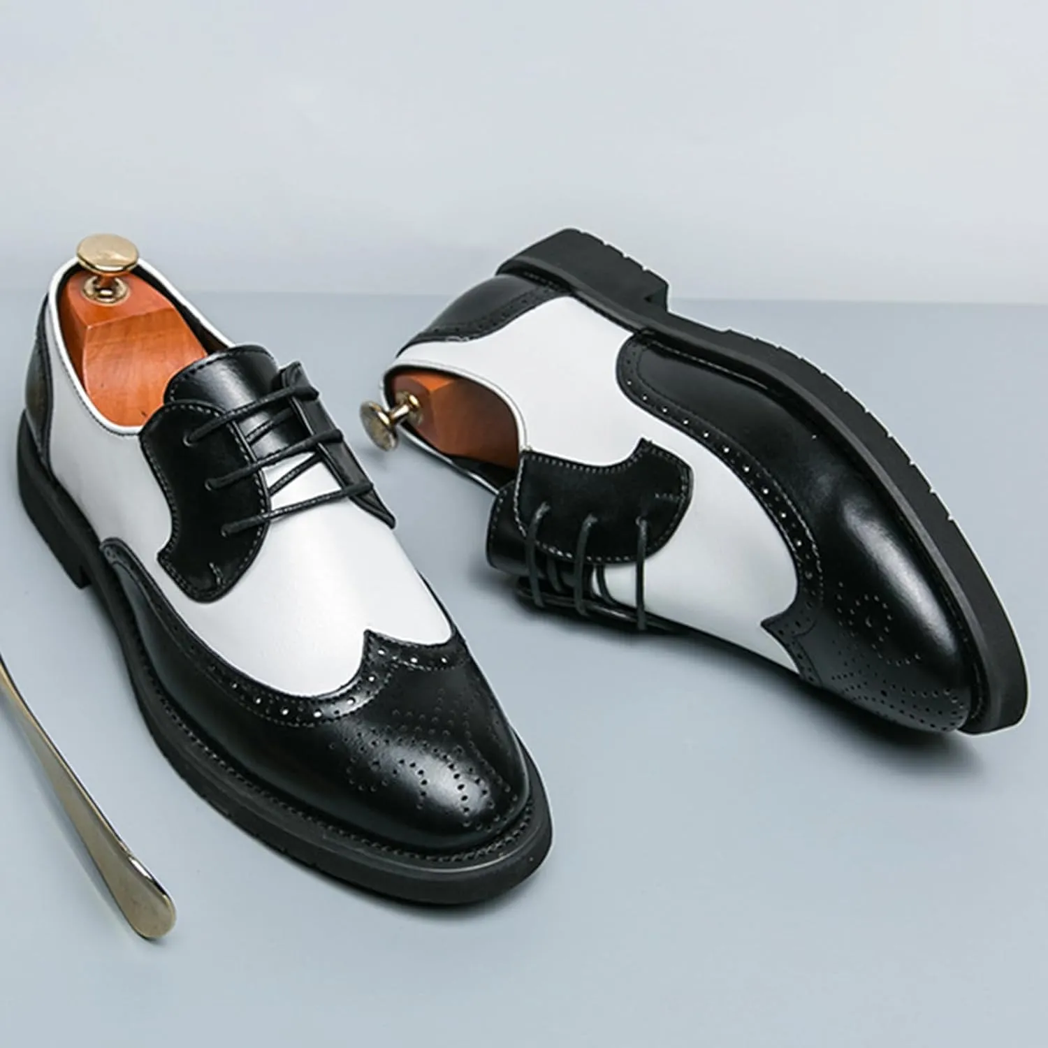 Men's Patchwork Two Tone Brogue Oxfords Shoes Fashion Wingtip Round-Toe Lace Up Low Top Leather Dress Shoes Classic Hand Stitched Business Formal Derby Shoes