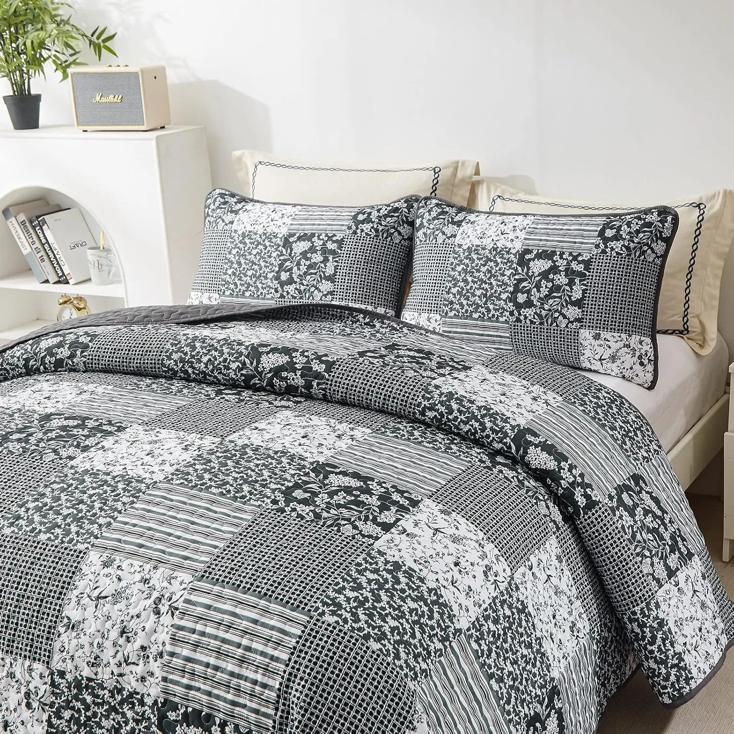 Mybedsoul Black Grey Boho Quilt Set Queen Size,3 Pieces Plaid Floral Bedspread Coverlet Set for All Season,Patchwork Reversible Bedding Set Queen 90"x96"
