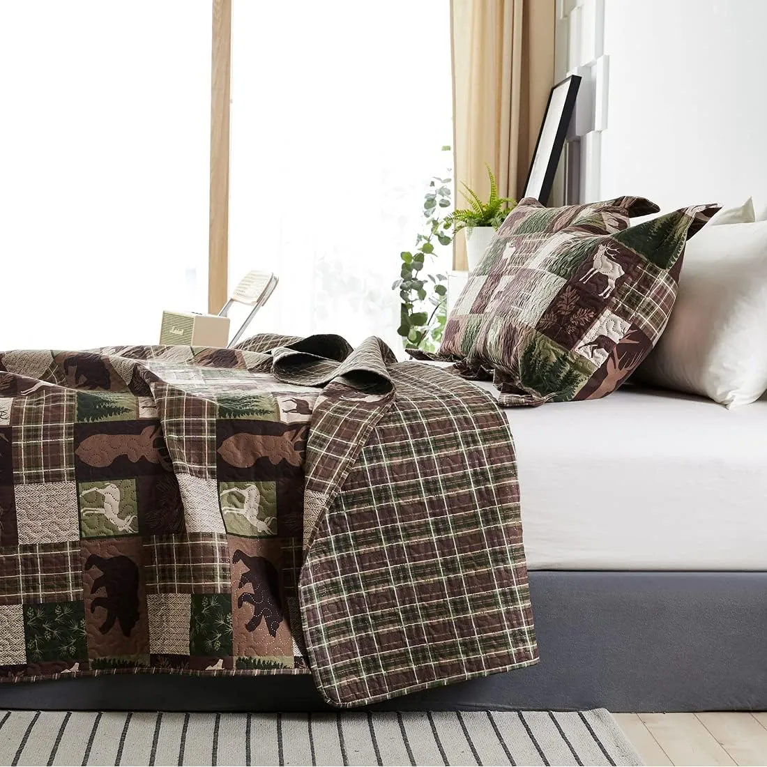 Oliven Reversible Lodge Plaid Bedding Moose Bear Quilt Full/Queen Size Rustic Bedspread Cabin Coverlet Wildlife Forest Daybed Cover Summer Lightweight Bed Cover Pillow Shams
