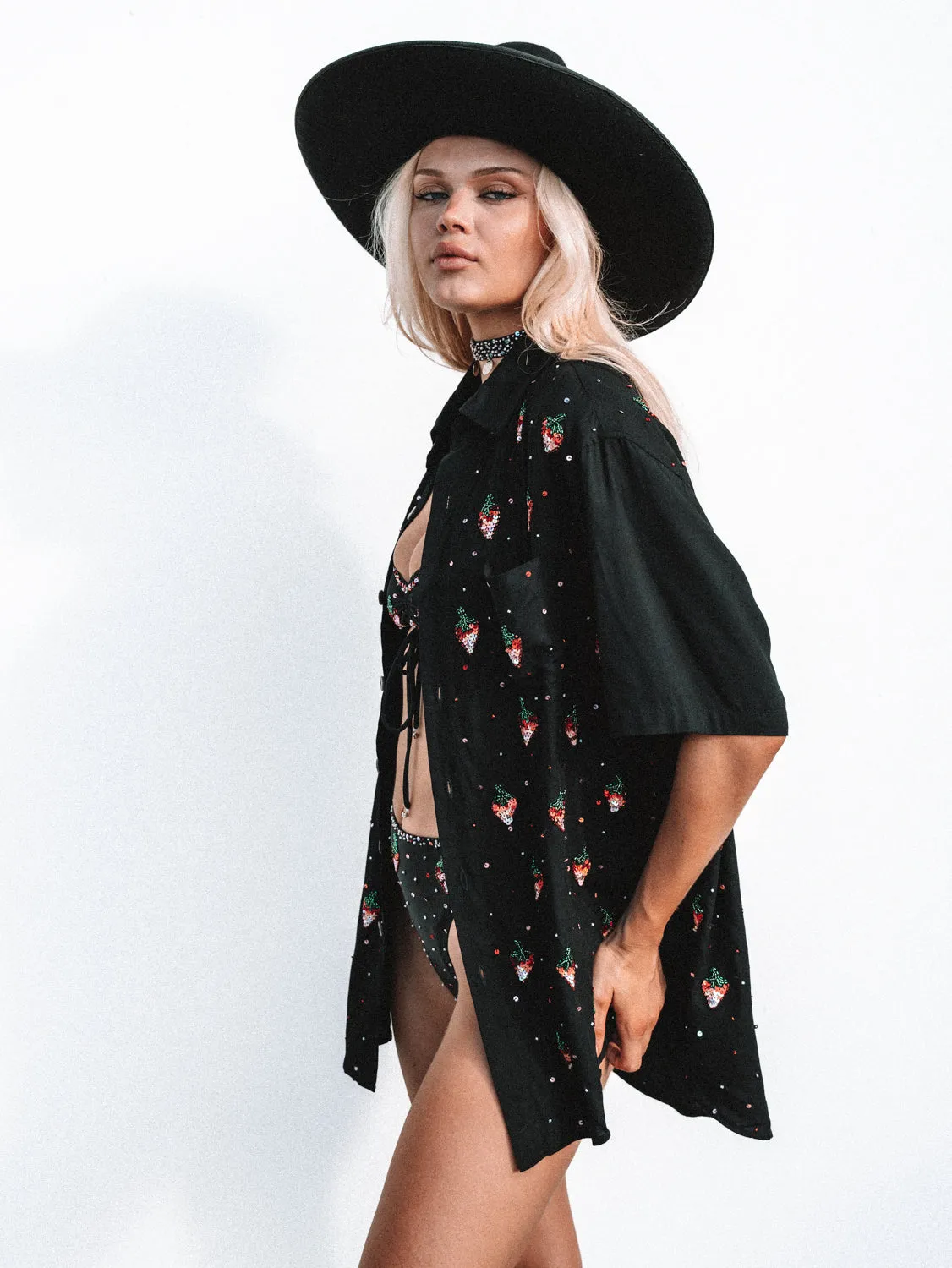 PRE-ORDER / SOLÈNE STRAWBERRY UNISEX SHIRT