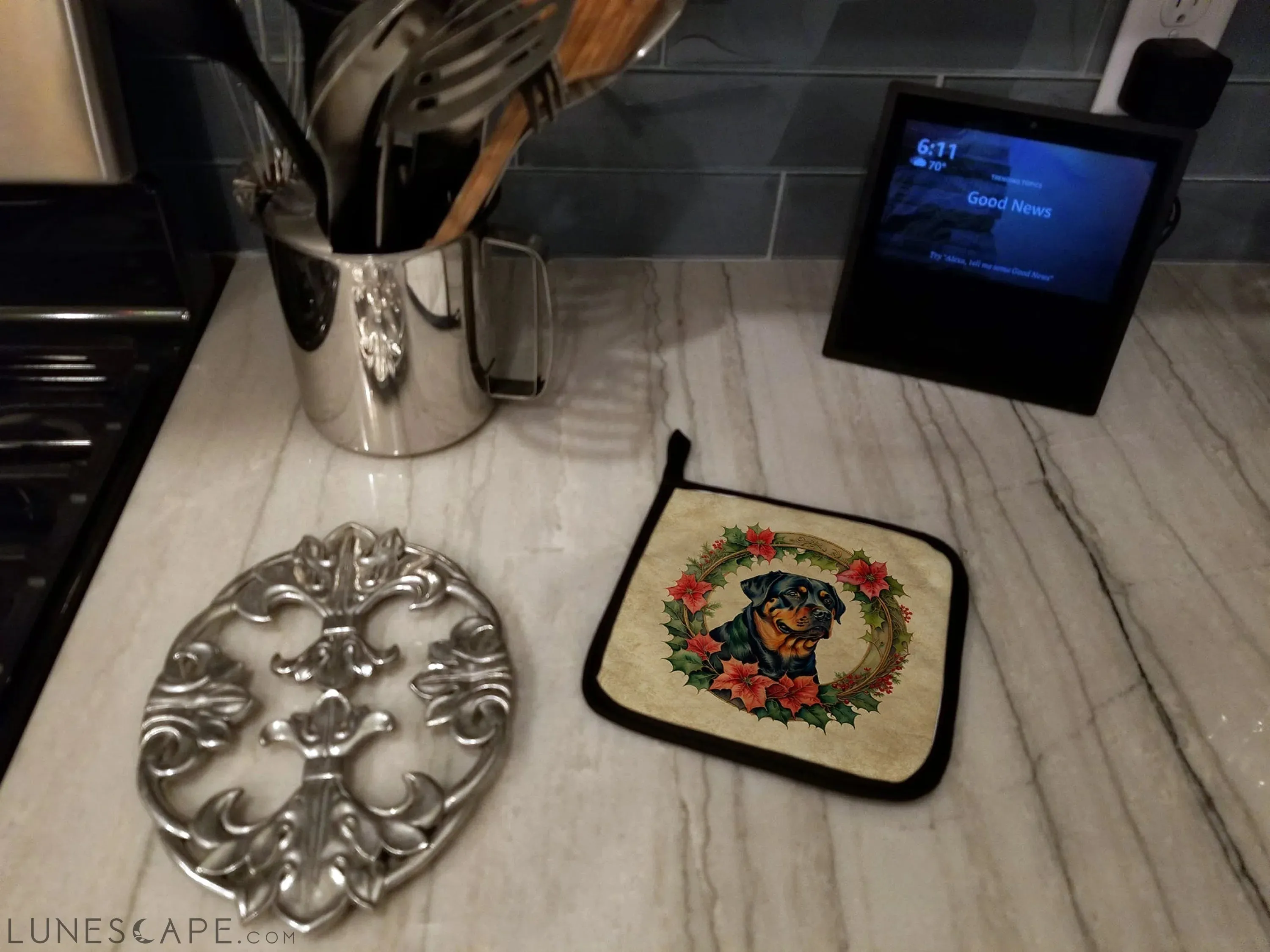 Rottweiler Christmas Flowers Pair of Pot Holders