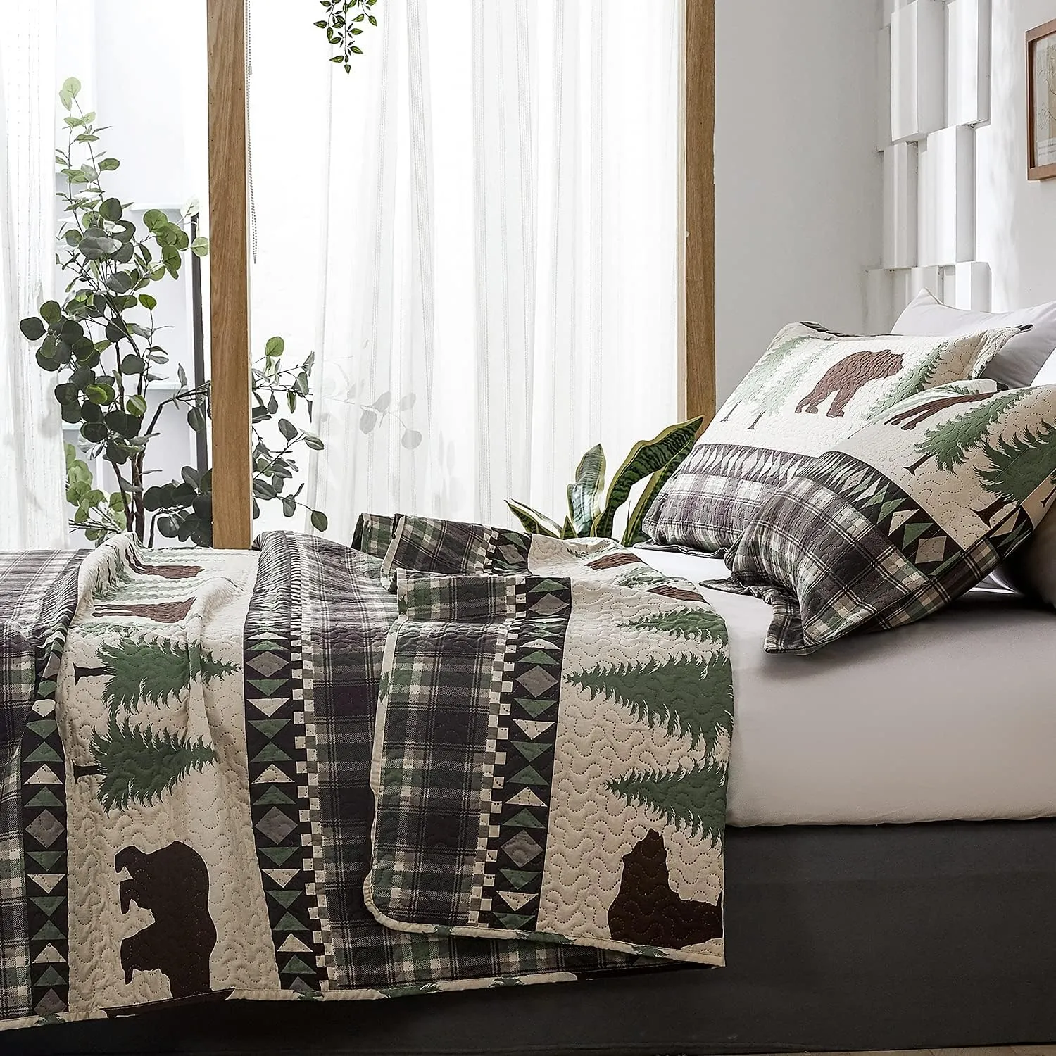 Rustic King Size Quilt Set - Lodge Bedding with Plaid Quilts, Lightweight Reversible Bedspread, and 2 Pillow Shams