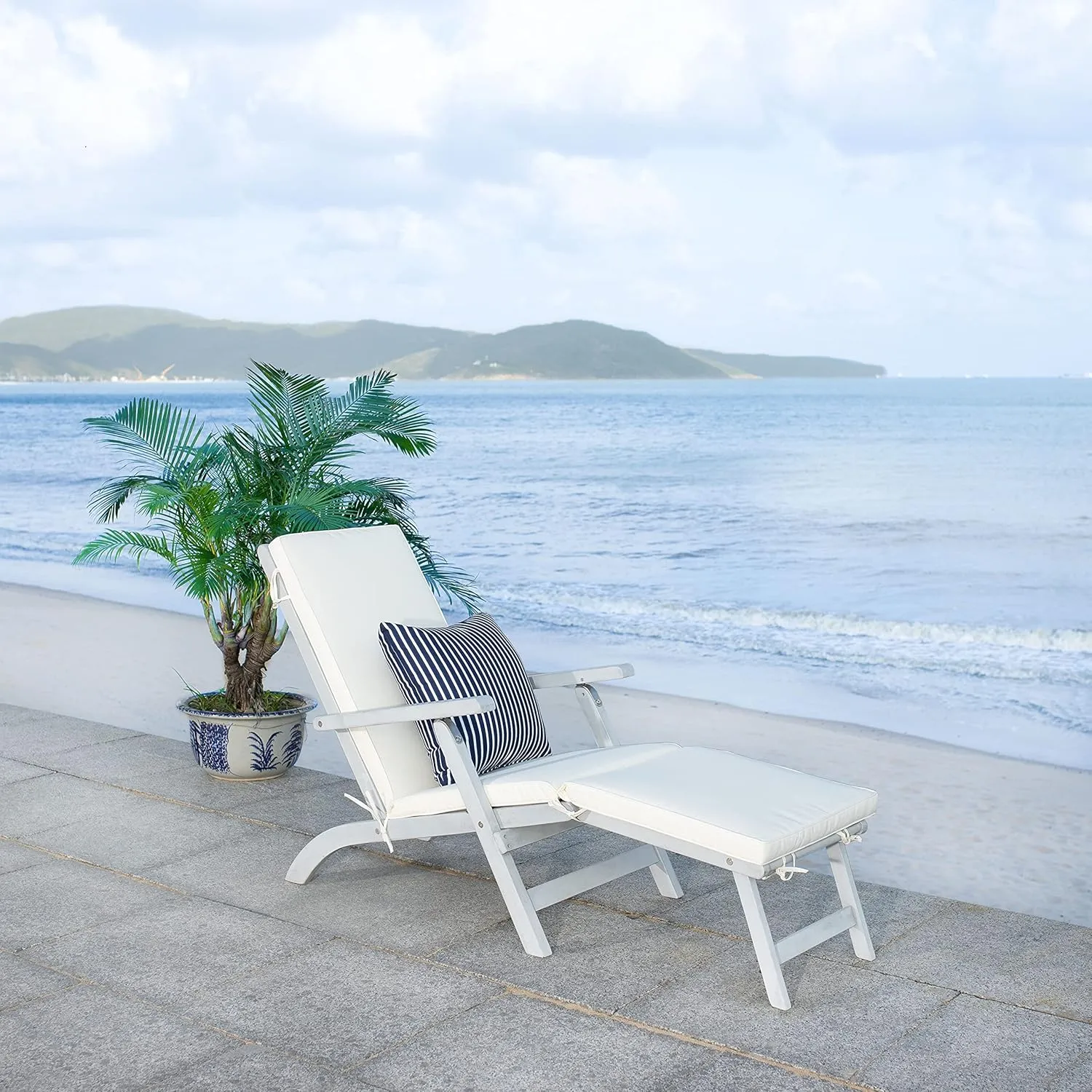 SAFAVIEH Outdoor Collection Palmdale Grey Solid Wood/Beige Cushion with Striped Pillow Chaise Lounge Chair (PAT7015F)