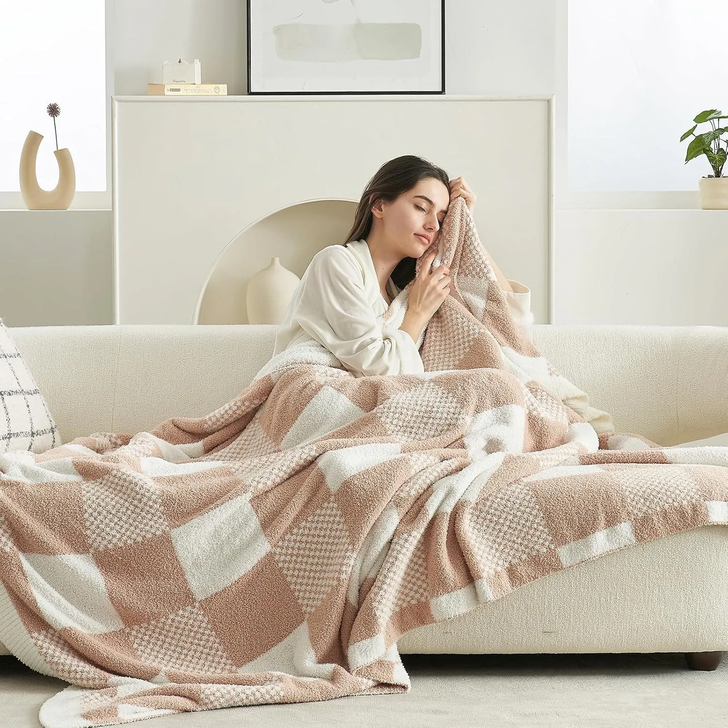 Snuggle Sac Checkered Blanket, Beige Throw Blanket for Couch Plaid Microfiber Fluffy Warm Cozy Fuzzy Soft Throw Blanket Reversible Checkerered Blankets for Sofa, Bed, 60x80 inches