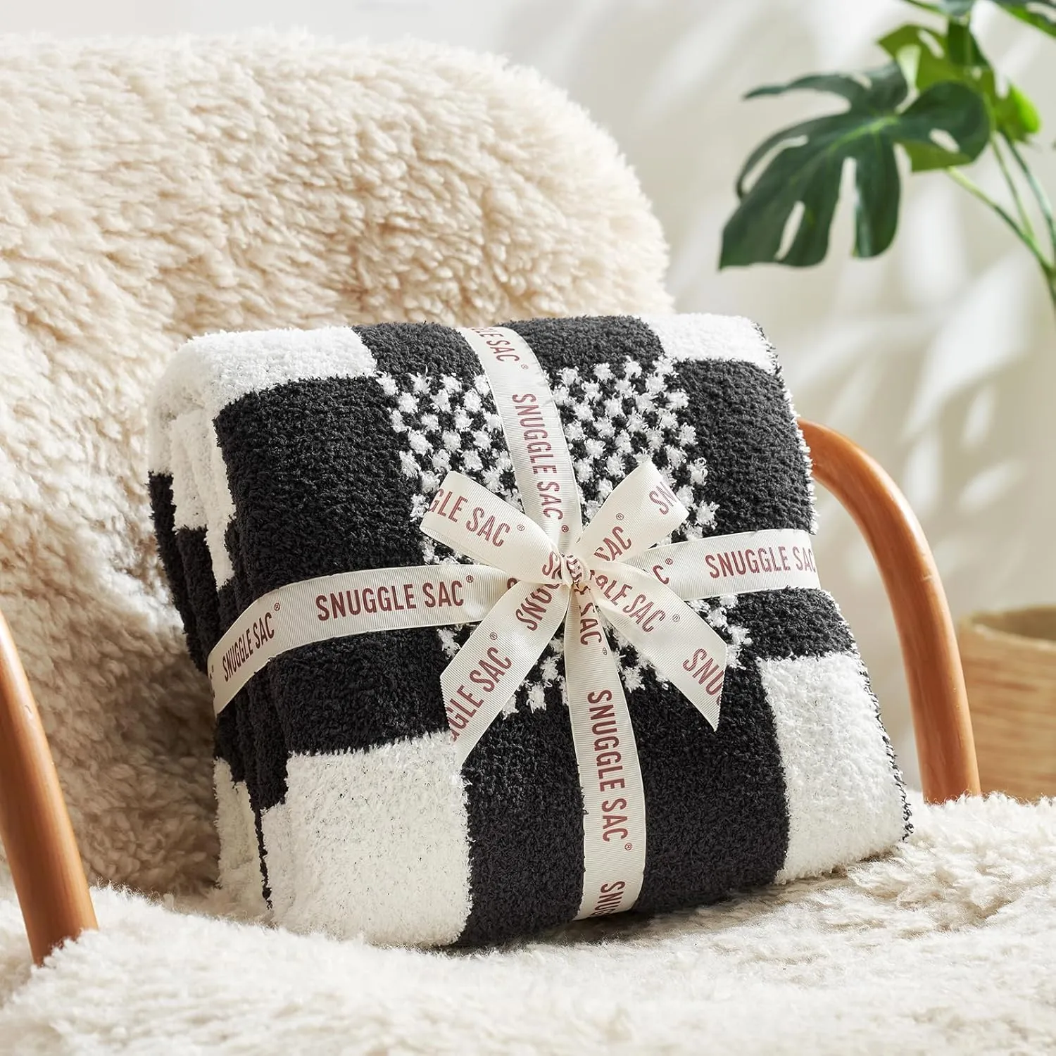 Snuggle Sac Checkered Blanket, Black White Throw Blanket for Couch Plaid Microfiber Fluffy Warm Fuzzy Cozy Soft Throw Blanket Reversible Checkerered Blankets for Sofa, Chair, Bed, Twin(60"x80")