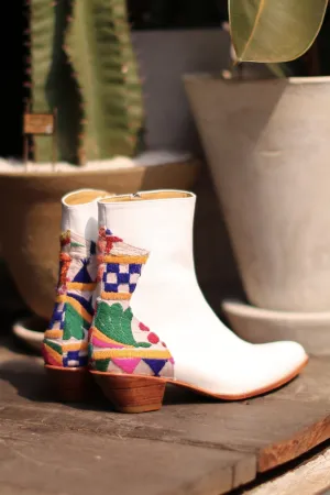 WHITE LEATHER / EMBROIDERED PATCHWORK DETAIL BOOTS DONNA